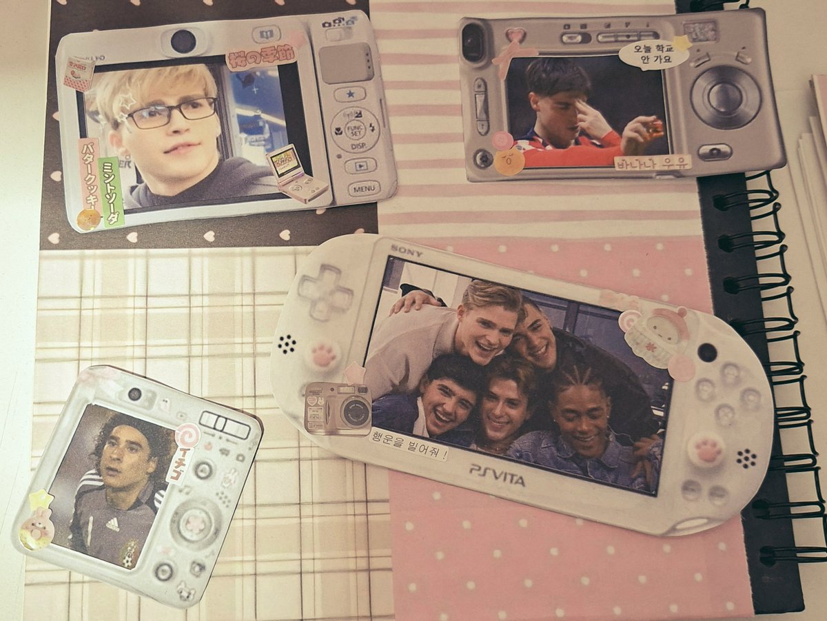 wintterselect's tweet photo. Un avance de mi nuevo cuaderno que estaré usando para mis practicas del tarot y más, faltan mas fotos por pegar 🥹 https://t.co/LjoLaBiiJW