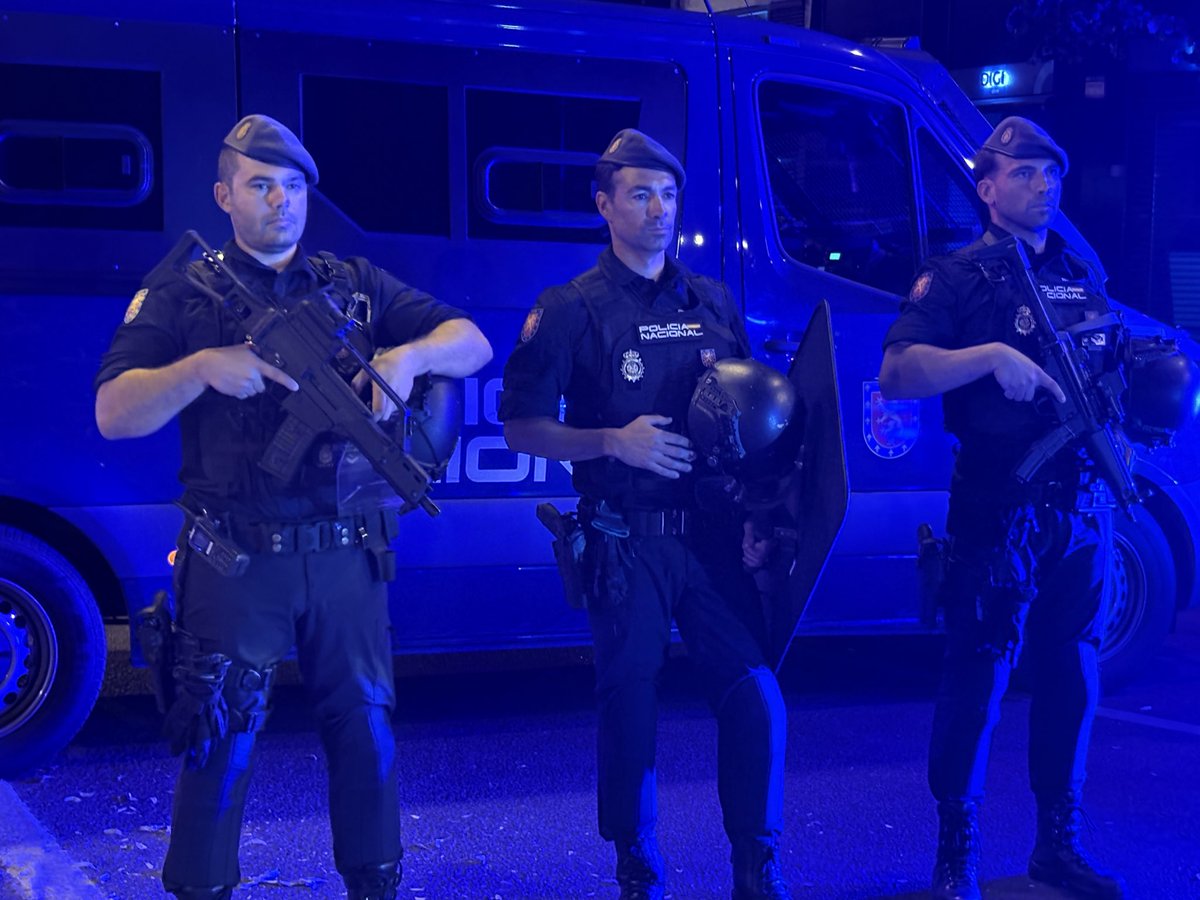 interiorgob's tweet photo. 🌅✨ La noche termina. Un nuevo día comienza.

🎆 Tras el último destello de los fuegos artificiales de #SanFermín, amanece una nueva jornada.

👮‍♂️La #UIP de @policia mantiene la misma vocación de servicio, compromiso y cercanía, para que todos podamos disfrutar con seguridad. https://t.co/rYfTZ1cXms