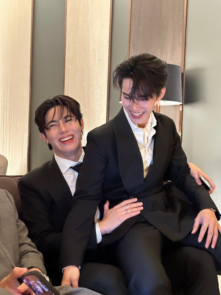 OhmFirstLatam's tweet photo. Just them in their own world 💙🧡
Daaay 8!
#OhmFirst #OhmSarit #First_Chalongrat #OhmFirstLatam #30DaysOhmFirst https://t.co/DqJyQxP23B