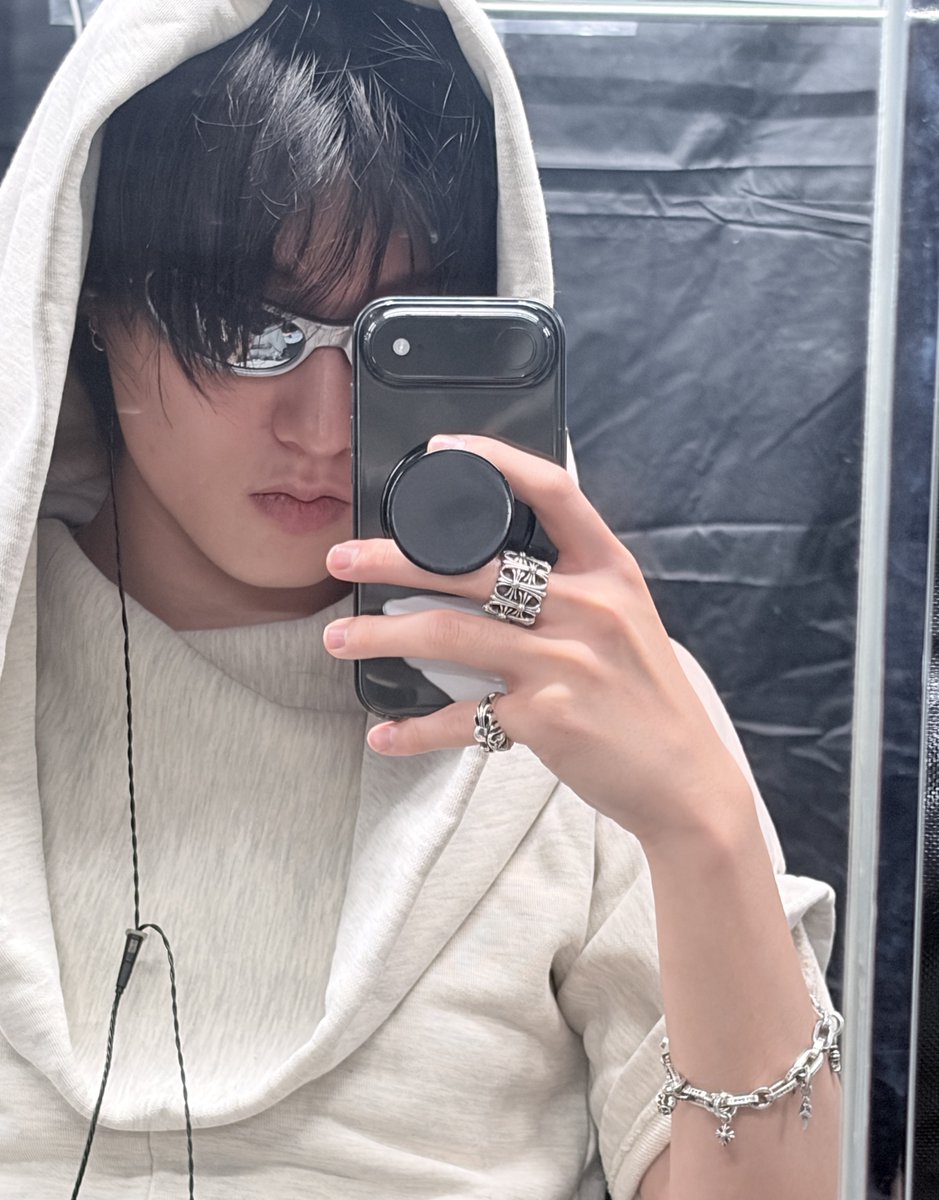 watanabewyou's tweet photo. haruto weverse 💌
🦋: *sending pict*
🦋: we're still doing rehearsals
🦋: i really like my clothes today
🦋: i'm soo hungry
🦋: y/n have you eat? https://t.co/6nsrVHdqdR