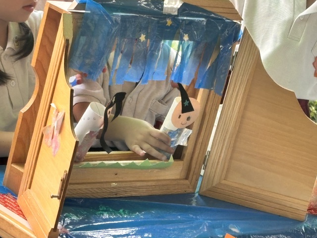 kyotohoiku's tweet photo. ふらっと☆幼稚園訪問３（2026）＠光華幼稚園
幼稚園から大学まで、連携した教育が強みです
地域子育て支援イベントも充実しています
絵本教育にも力を入れていてなんと蔵書数は7,000冊！
今日は異年齢交流日「Jolly day」
子どもたちによる七夕人形劇やお店屋さんなど、全力で楽しむ姿が素敵でした✨ https://t.co/XUNuoSsYZ3