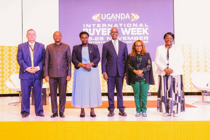 apio_winfred's tweet photo. Uganda's transformation is built on stability, investment, accountability and wealth creation. President Yoweri Museveni continues to encourage every citizen to contribute to national development. https://t.co/pPh5wAdiwy