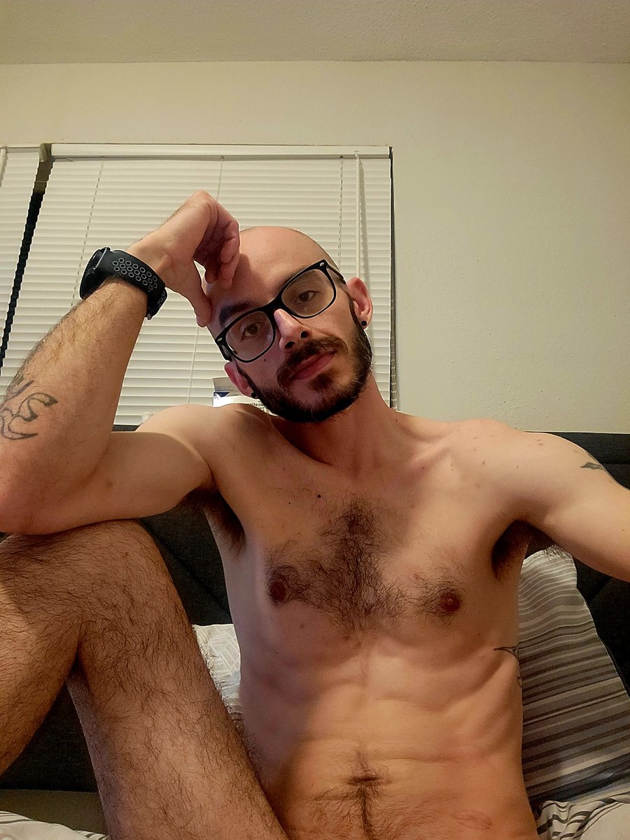 mykel1187's tweet photo. Im bored, who wants to chat or trade......or show me their titties or pussy in my dms 🤷😜👀🤔 #daddy #trade #nsfwtwt #nsfw #dmsopen #agegap #bwc https://t.co/ffuLZoE2TK