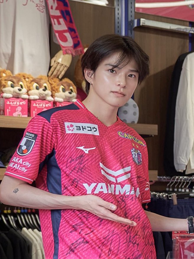 ultharutokun's tweet photo. asahi could go out with only putting lip balm on and no base makeup and still serve unmatched visual fr 😼 https://t.co/nDTio1ctP5
