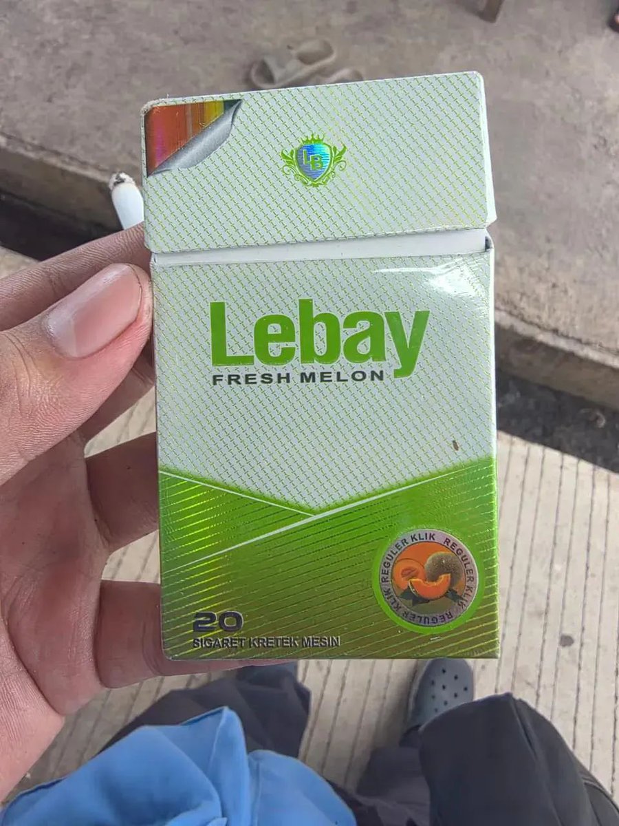 TheKerupuk's tweet photo. save me fancy indonesian cigarette https://t.co/07mzFMCMBt