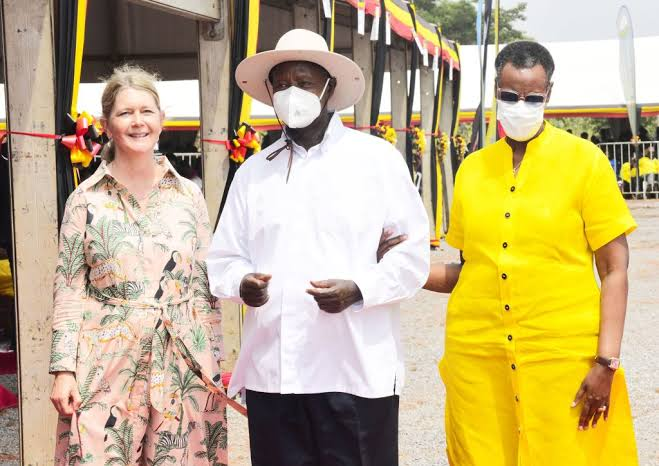 apio_winfred's tweet photo. Uganda's economic transformation is strengthened by policies that encourage production, investment and innovation. President Yoweri Museveni continues to champion these priorities. https://t.co/3aphf6FVhH