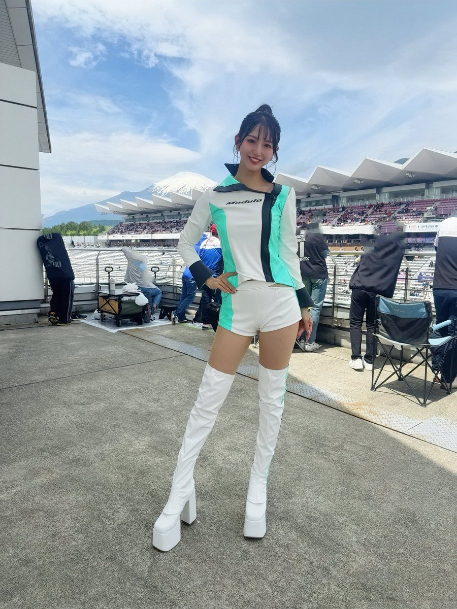 ___mii33's tweet photo. Rd.2 富士予選日、応援ありがとうございました❤️‍🔥

予選Q1ではフラガ選手が1:26.837で5位。Q2進出おめでとう👏
予選Q2では大草選手が1:26.719をマークして5位。

明日の決勝は、ホンダ勢トップの5番グリッドからスタートです！
グリッドボードは私がやらせてもらいます🙏💕 https://t.co/fYytEjIepR