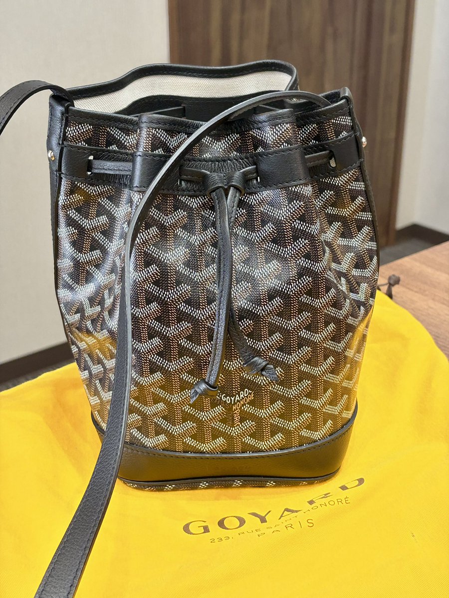isobe78's tweet photo. 「GOYARD ゴヤール プチ・フロ（Petit Flot）」をお買取りしました

詳しくは弊社HP内のブログにてご覧ください
https://t.co/eaPo8IT4sl

GOYARD（ゴヤール）のお買取り・質預かりも、『いそべ商店』にお任せください！

京都市北区で、正確な鑑定、適正価格での査定を心がけている”質屋”です。
もちろん査定料は無料です。

是非　買取り専門店と比較検討して下さい！

#GOYARD #ゴヤール #プチフロ #ゴヤールディン#バッグ #真贋判断 #査定 #金高騰 #質預 #京都 #京都市 #質屋 #生前整理 #いそべ #KYOTO #ブランド品買取 #ブランド品の査定 #遺品整理 #リサイクルショップ #金 #プラチナ