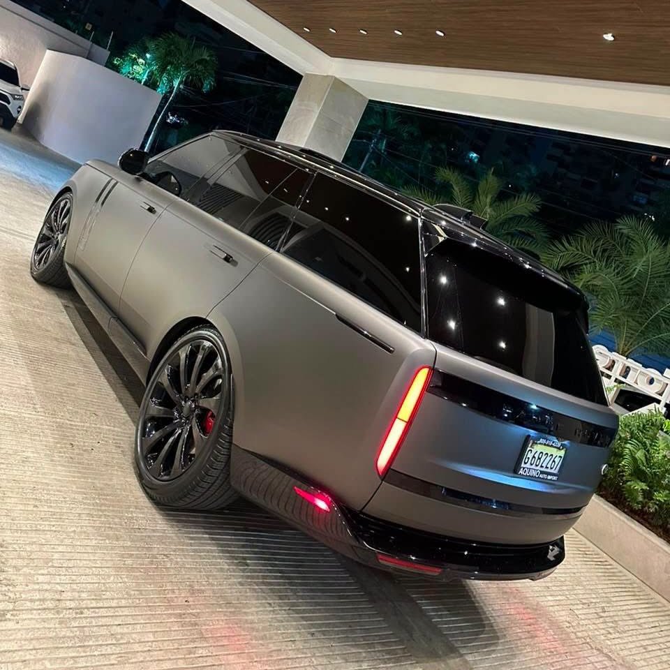 autochat360's tweet photo. Matte gray is the perfect color for the Range Rover. https://t.co/TjJxJRCQsv