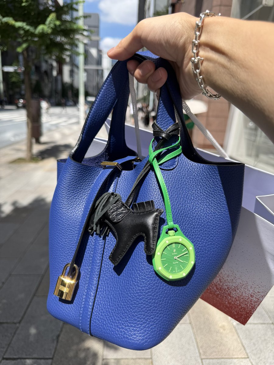 miki___33's tweet photo. 銀座に予定あってよったら2度目でロイヤルポップ買えた🌱

緑か青が欲しかったから感謝

#ロイヤルポップ https://t.co/dy4Z7zw3bk