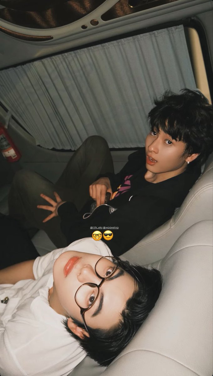 wavemeowz's tweet photo. IF THIS A DREAM PLEASE DON’T WAKE ME UP https://t.co/NbQxXyx7zQ