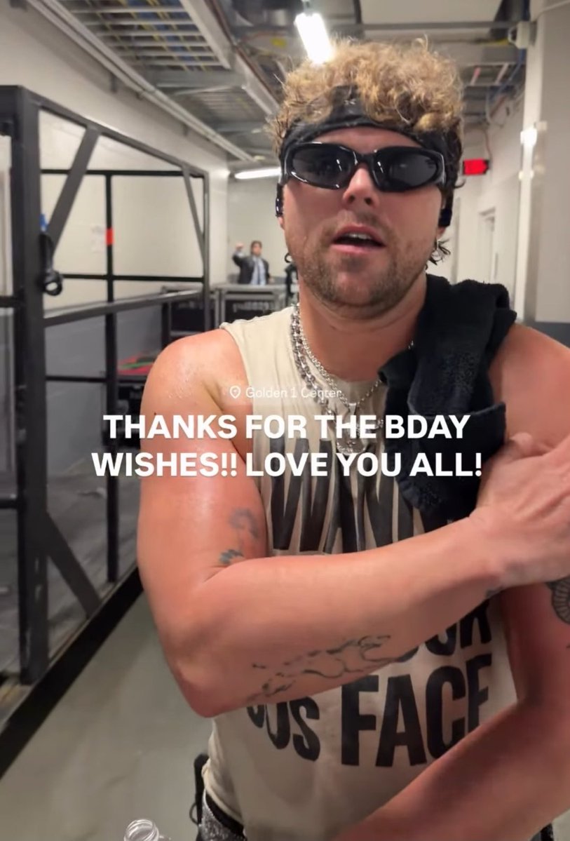 thoseneonstars's tweet photo. sweet words, sweaty beefy arms, fluffy curls, black bandana, beard scruff... theres so much to process my brain is going to explode from overheating he's so- https://t.co/OhHjQW9ozn