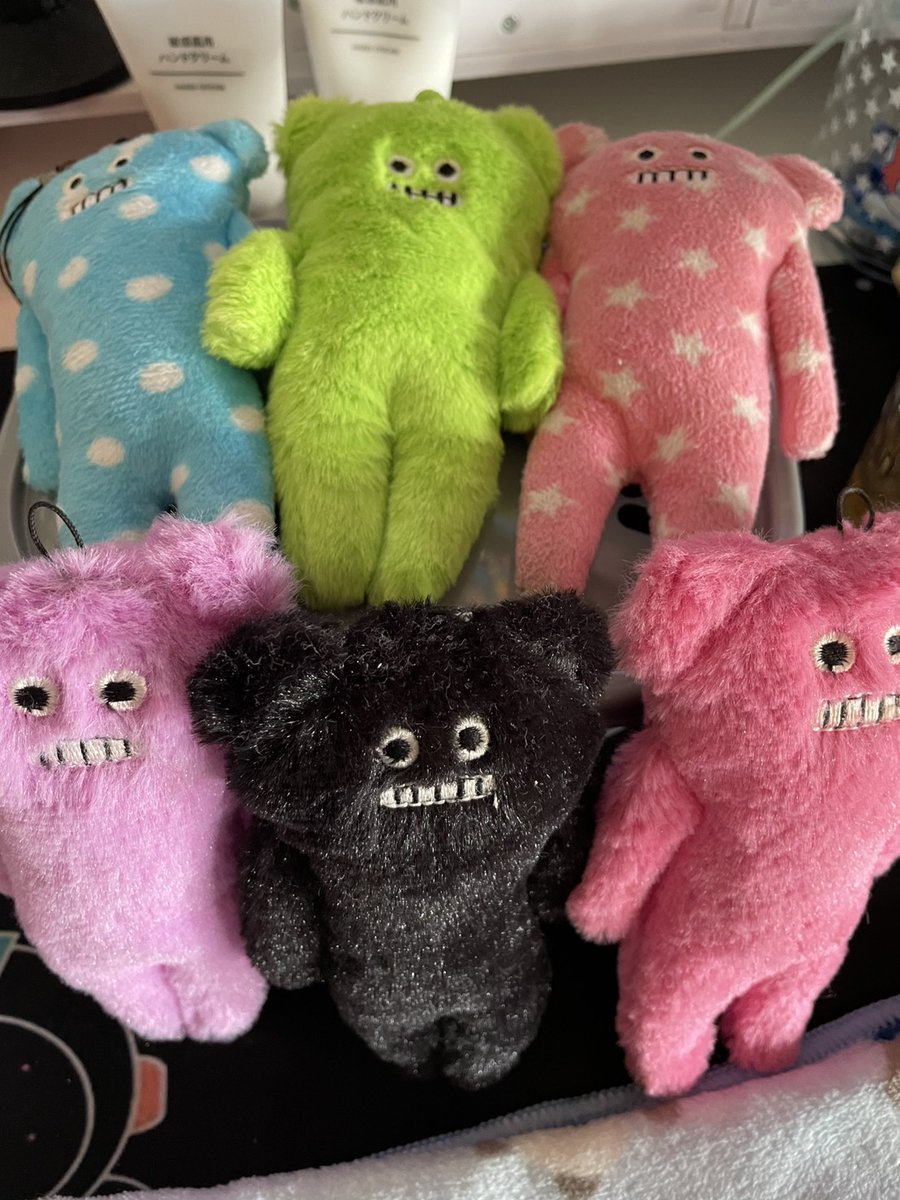 MogPogTan's tweet photo. うおおおおおおおおおおおおおおおおおお！
５００円は高いから１回しかできなかったけど( ;ㅿ; )
でもなんで今ウガモン？
私はすごく嬉しいけど૮ ºﻌºა♡
#ウガモン #UGAMON #ガチャガチャ https://t.co/OxFrYbJHik