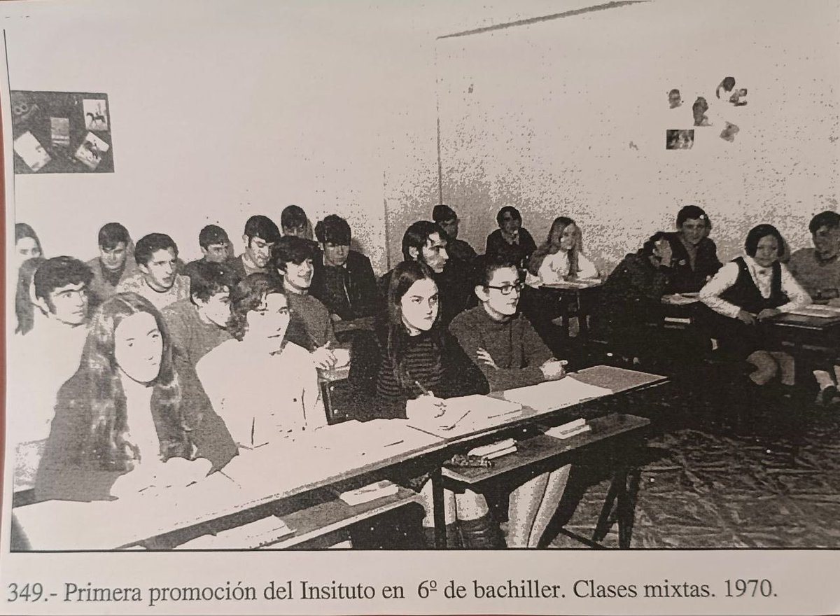 IES_BOSS's tweet photo. 🏫📸 Entre estas dos fotografías hay 60 años de historia del IES Beatriz Ossorio y de la enseñanza media en Fabero.

🎓📚 Seis décadas de aprendizaje, esfuerzo, amistad y miles de recuerdos compartidos. ❤️ https://t.co/mZIcsxYDig