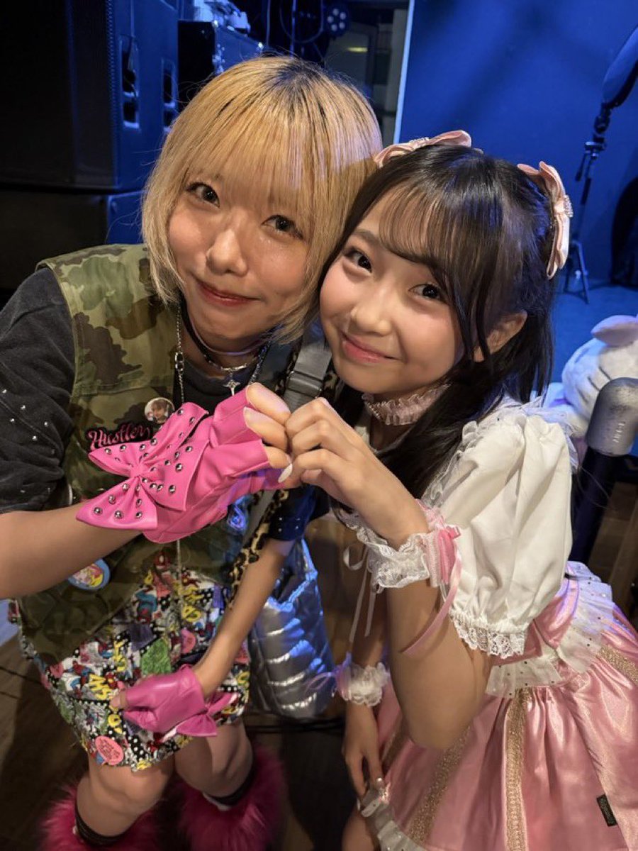 yun_jcf's tweet photo. YuN 1st Annivarsary Live に来てくださった素敵なゲストのみなさんと💜
みなさんすごくすごく優しく接してくださって、替え歌してくださったり、ゆんの話もたくさんしてくださりステージも素晴らしくて感激でした💜またご一緒したいですし、イベントみにいきたいです💜
ありがとうございました🙇🏻‍♀️ https://t.co/VsBe6UgFmN