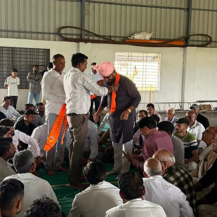 KNandleta's tweet photo. किसान एकता – जिंदाबाद 🚜✊

06 जुलाई 2026 को ग्राम धतुरिया में पश्चिमी रिंग रोड प्रभावित किसानों की बैठक हुई।

निर्णय: यदि जायज मांगें समय पर नहीं मानी गईं तो 20 जुलाई 2026 को भोपाल में बड़ा आंदोलन।

हम शांतिपूर्ण तरीके से हक की लड़ाई लड़ेंगे।

#KisanEkta #RingRoad https://t.co/1R2ThlD6EO