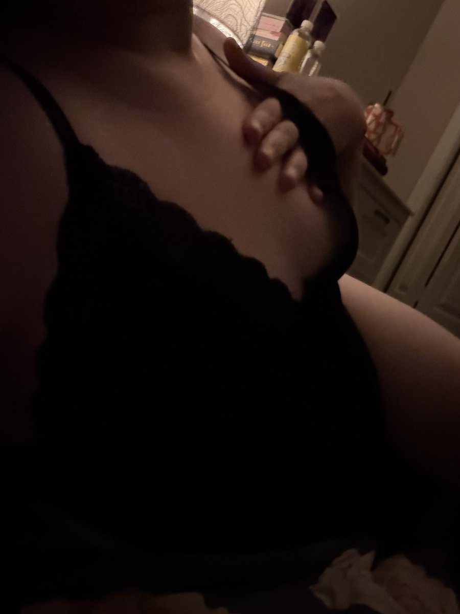 lacedweapon's tweet photo. feed me please. i'll behave. #nsfw #daddydaughter #horny #bdsm https://t.co/8mlA3N8t0e