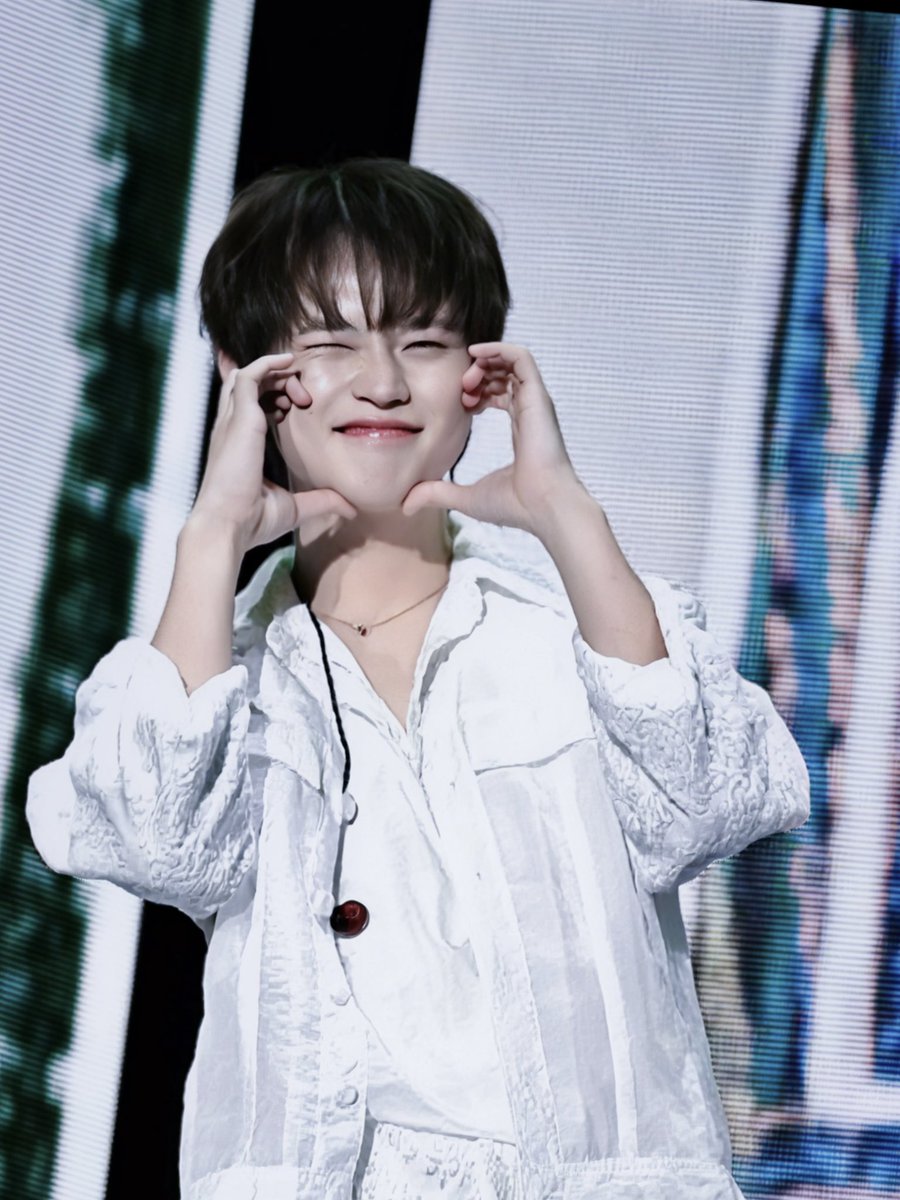 renjun3to111's tweet photo. 🤲🏻🤲🏻 https://t.co/jNY0JZ7dj3