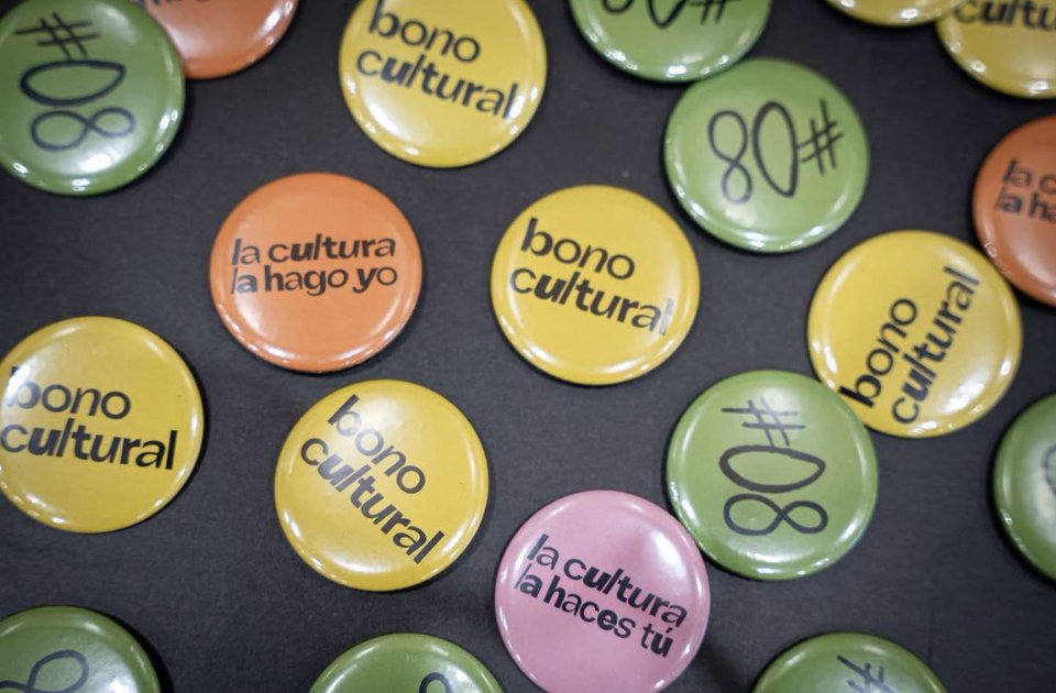InjuveSpain's tweet photo. ☀️ ¡Hasta el 31 de octubre puedes solicitar tu Bono cultural Joven 2026! 🎶🎸🎮

Las personas nacidas en 2008 pueden solicitar esta ayuda de 400 euros eligiendo entre dos modalidades, como novedad. 📚🎼🎨🩰

👩🏽‍💻 Todos los detalles en: https://t.co/IRpcL9yHEZ https://t.co/RMGUDQhYMe