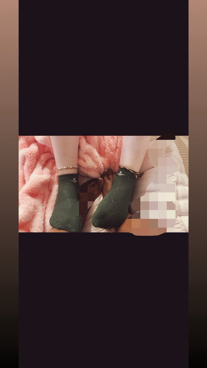 GoddessCocoa22's tweet photo. just me and my girl @redheadprincesa teasing you beta losers 

Sendforus https://t.co/wqc8v9hdzo