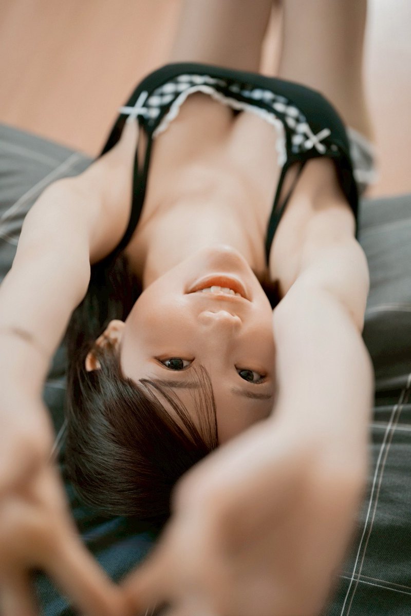 1999____ka's tweet photo. あけましておめでとうございます🎍🌅

2025年は自分の人生の第2章が始まった感じでした。
ほんとにたくさんの人に助けてもらって、ファンのみんなからはめっちゃ愛をもらいました☺️

2026年はもっと飛躍できるように頑張ります！マイペースな桃田だけど、よろしくね😊🍑 https://t.co/F1kEY75kuw