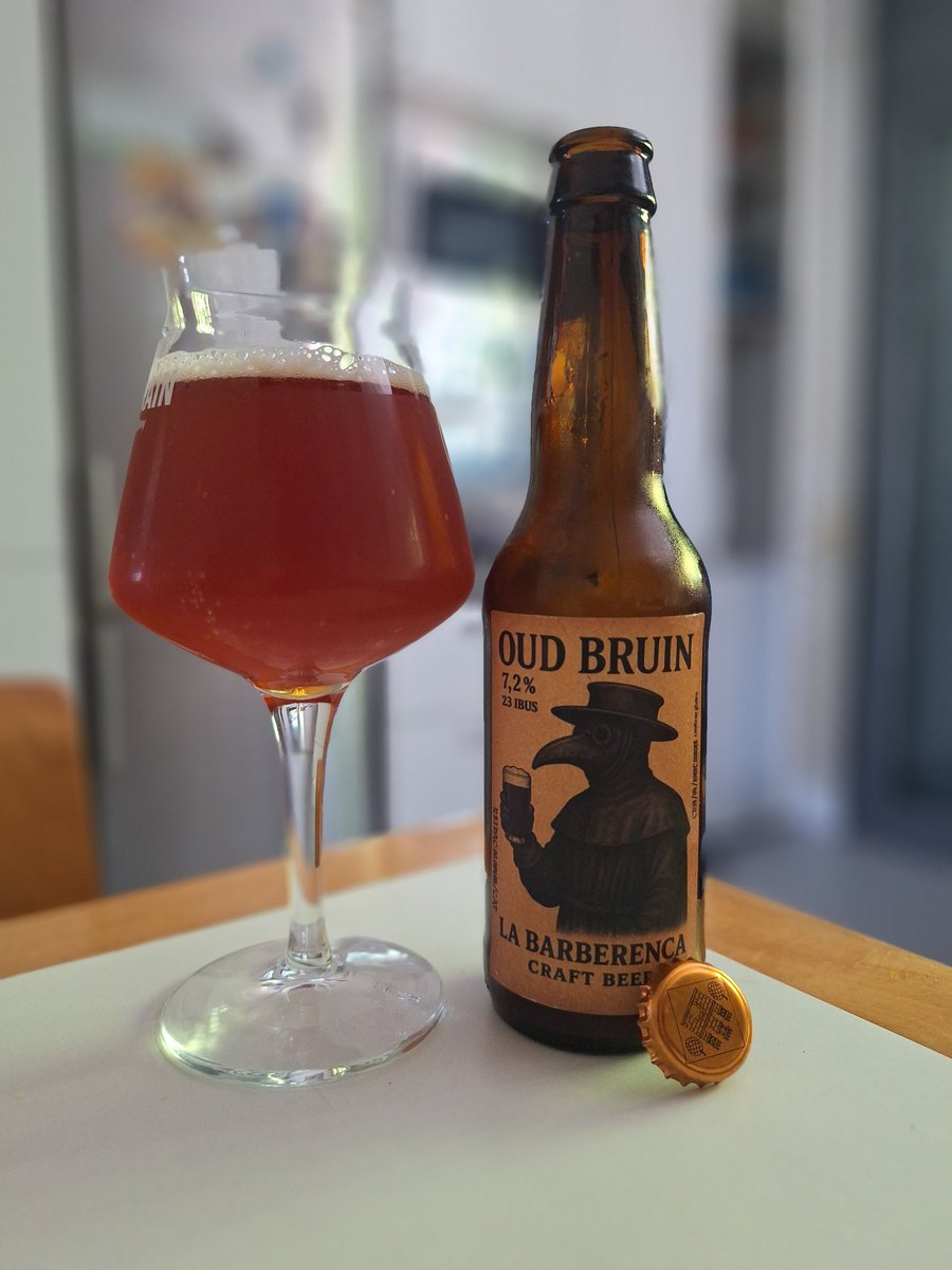 milbeerista's tweet photo. La Barberenca Oud Bruin. De Barberà del Vallès. Oud Bruin. 23 IBUs. 7,2%. Ben peculiar. Gust a vi ranci, a fusta, un punt àcid, acètic i amarg. #IndianPaleAle #IndiaPaleAle #IPA #ale #localbeer #craftbeer #cervesaartesana #cervesaartesanal #beer #pivo #birra #cervesa #cerveza https://t.co/evSK9pAZ22