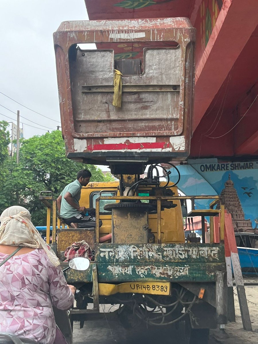 ashessinghal's tweet photo. @Gzbtrafficpol Attached is today's photo of Nagar Nigam vehicle with no  high security number plate. If same rules apply as for general public please issue a challan and share the challan copy. https://t.co/bFYcZvRkAj