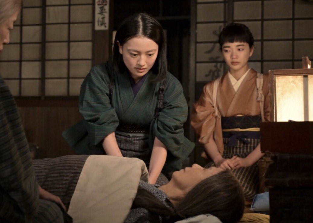 rhearare's tweet photo. 風薫る73回
万作が院長と繋がってると医者の間では噂になってるだなんて飯尾さ〜んスパイだったの〜？黒川は味方みたいだ.病院の組織の汚さも知りつつ無垢なりん達の弱い立場を悲しんでるみたい.りんと直美や丸山や大家や友に見送らせてトヨは大往生だな.幸せって何なのか考えさせられる
#風薫る https://t.co/ZXJ8LgzopA