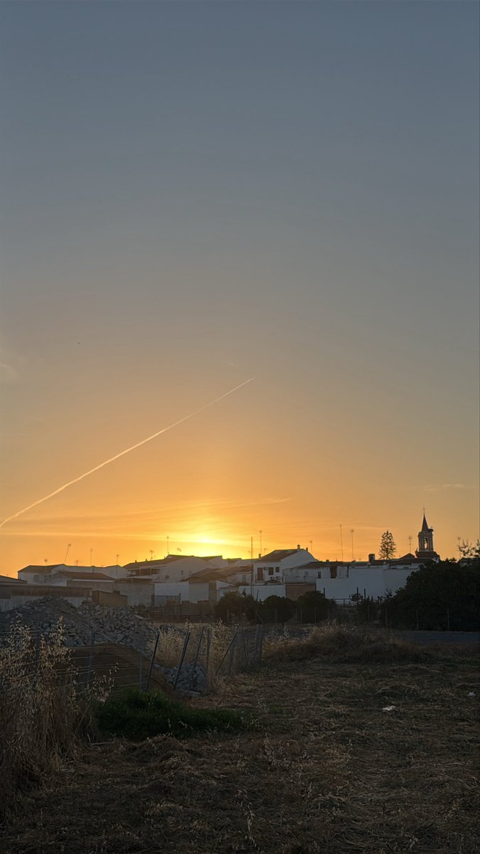 p_romeropadilla's tweet photo. “Quédate con nosotros, Señor, durante todo el día: que la luz de tu gracia no conozca nunca el anochecer en nuestras vidas”.

¡Qué hermosa petición al amanecer!
¡Buenos días nos dé Dios! https://t.co/42UgzhPyoH