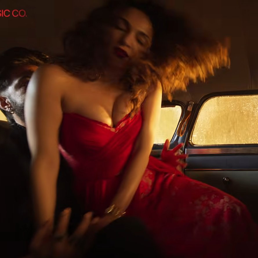 GlamspotA's tweet photo. Kiara Advani from TOXIC !! 🥵 https://t.co/4E8gV3xnvv