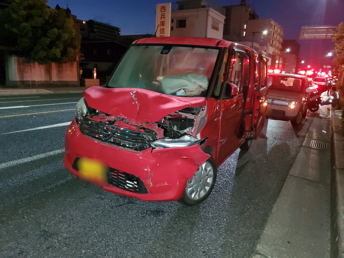 ossanyo7000's tweet photo. 2年前の事故&amp;いわゆる無敵の人について。

早事故から2年ですが、未だに何も解決しておりません。
・加害者(20代女):無免許(過去飲酒事故で免取)・飲酒運転・知人の車(無保険)・事故現場から逃走～確保。

まず結論から。失うモノが無い無敵の人に対しては弁護士特約を使っても泣き寝入りになります。 https://t.co/LNU4Y9hEkD