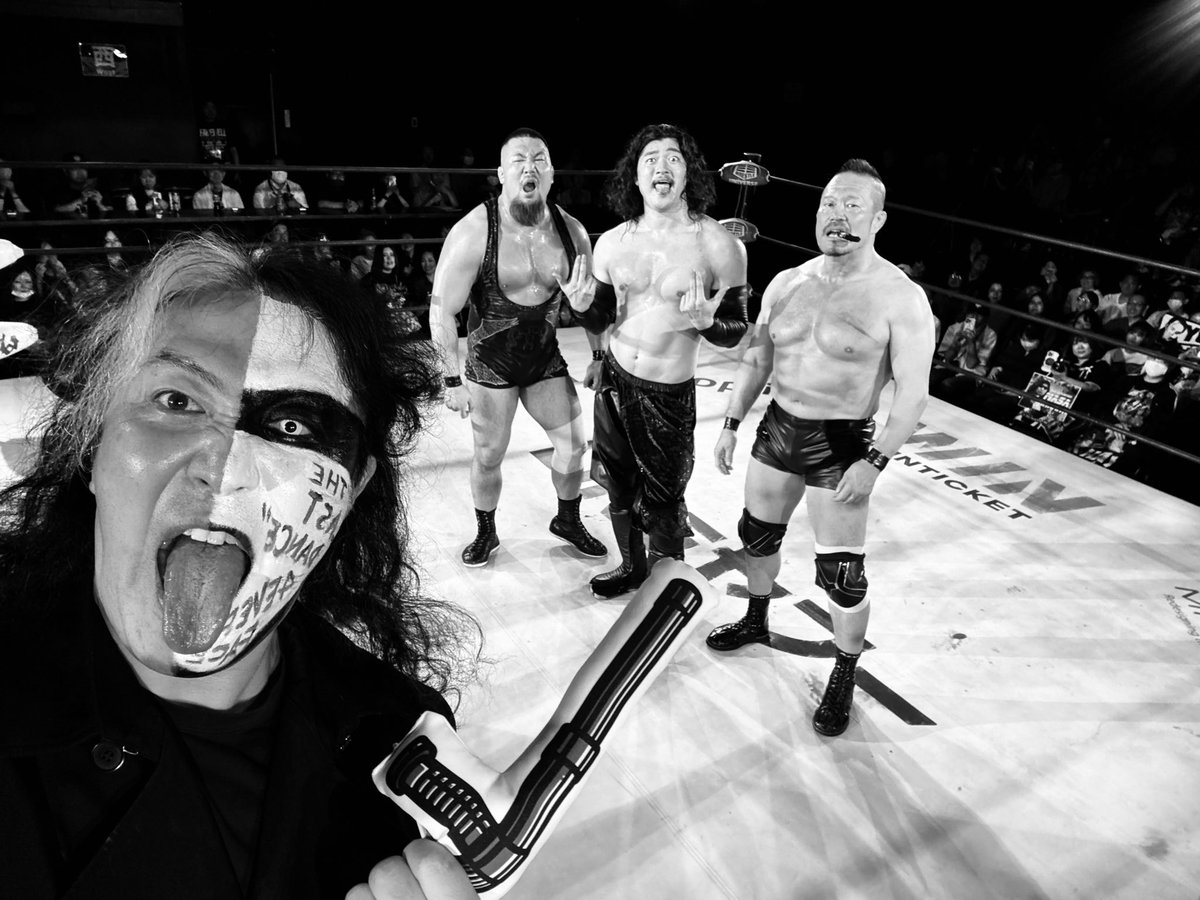 YoshiTatsuIsm's tweet photo. ありがとう新宿FACE💀

エース清宮、有終の美をOZAWAのパクリマイクで締めてドクローさまです☠️

お前たちまた別の会場で会おう💀

#TEAM2000X https://t.co/rKb6NF3w9J