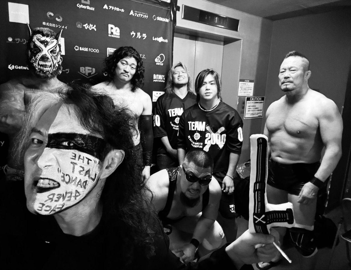 YoshiTatsuIsm's tweet photo. ありがとう新宿FACE💀

エース清宮、有終の美をOZAWAのパクリマイクで締めてドクローさまです☠️

お前たちまた別の会場で会おう💀

#TEAM2000X https://t.co/rKb6NF3w9J
