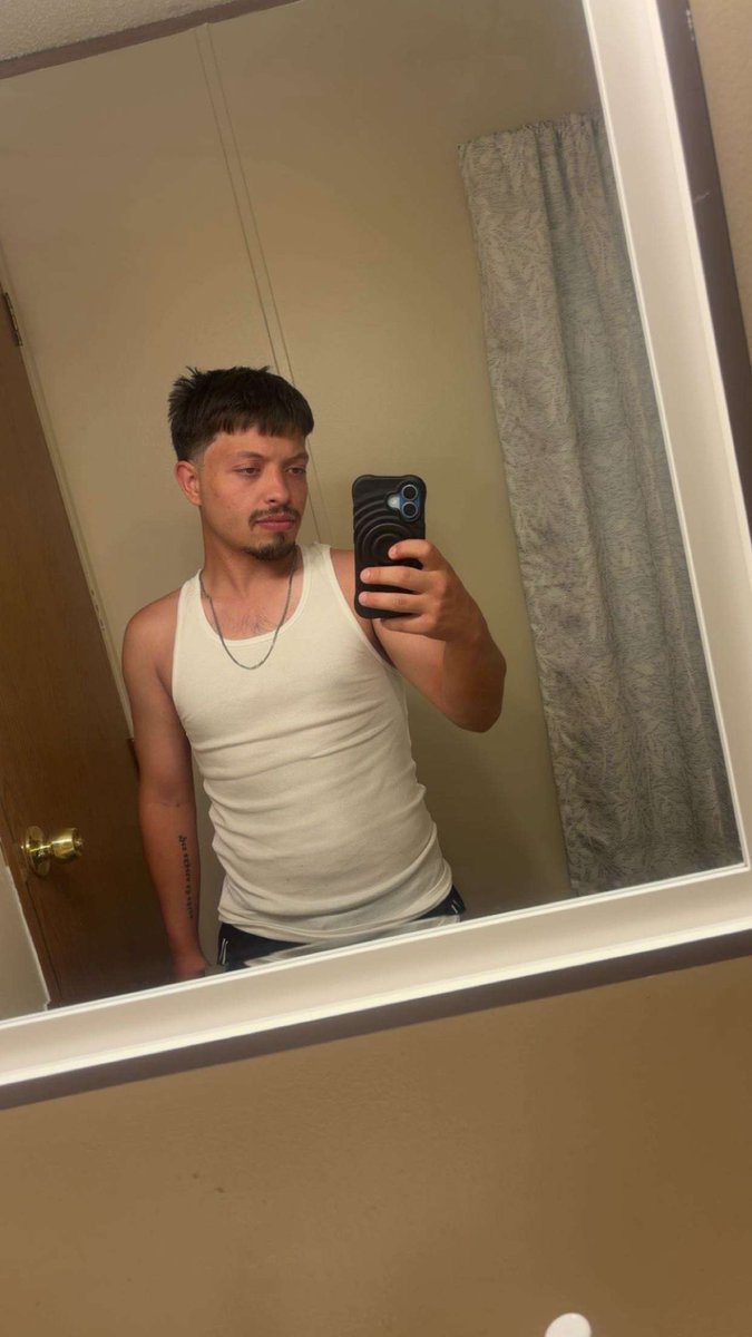 royallatin502's tweet photo. Hmu 
#gay #dl #latino #denver #colorado #mlm https://t.co/g1c9z1KecE