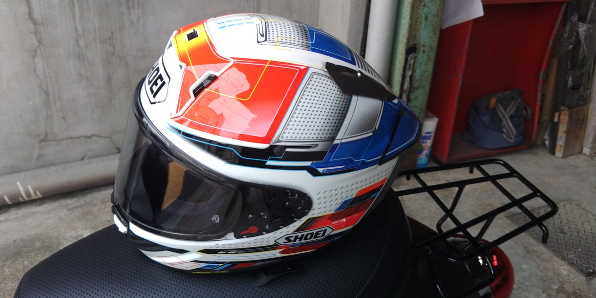 zcoopy2's tweet photo. 純正の値段にびっくりしたのでアリエクフォトクロミック再び
RX7X用の時と違ってロックも動きも全く問題無し
小傷でもシールド変えたい人間にあの値段は無理😇 https://t.co/tC94JZSx11