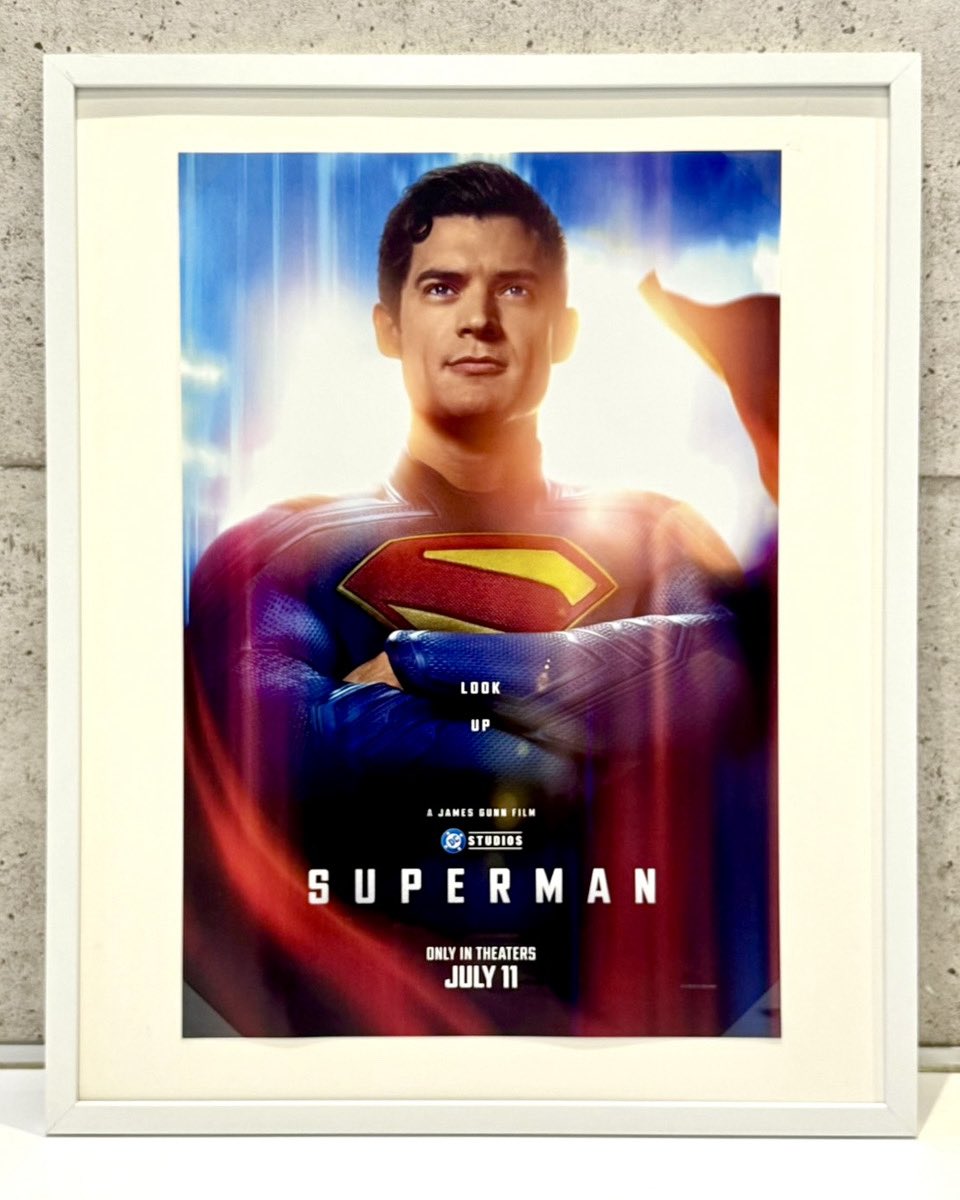 本日ご紹介するのはDCスタジオの新生版「スーパーマン」のポスターです