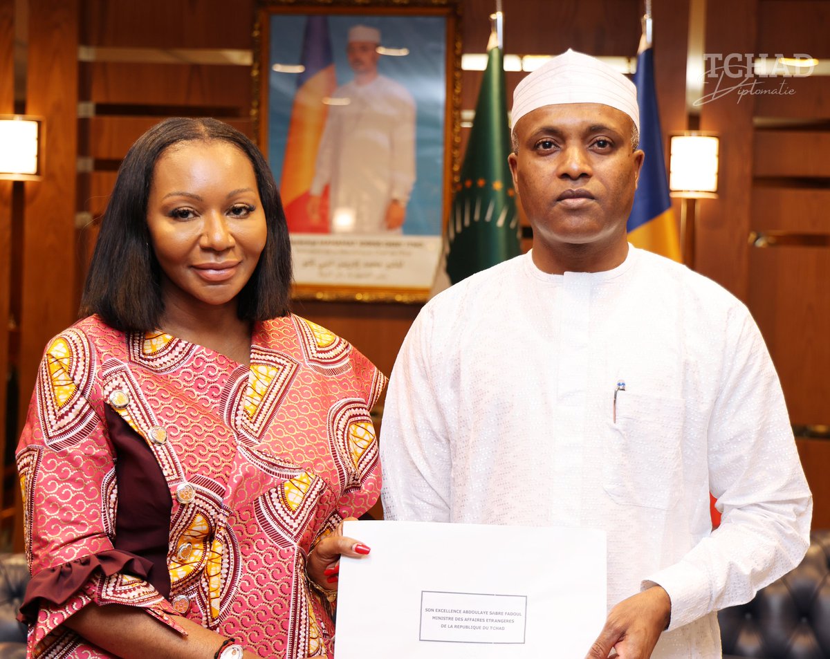 MAE_Tchad's tweet photo. le Ministre d'État, Ministre des Affaires étrangères,Dr Abdoulaye Sabre Fadoul,a reçu Mme Alia Mahéva BONGO ONDIMBA, nouvelle Consule générale du Gabon au Tchad.Les deux pays, membres de la CEMAC,veulent renforcer leur coopération,notamment sur la gestion durable de l'eau. https://t.co/AAKtARnsAY