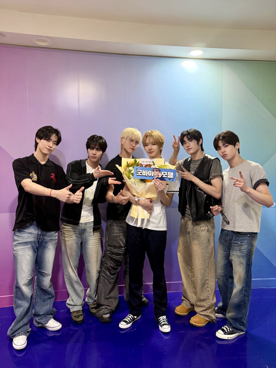 showchampion1's tweet photo. 잠깐만..
#쇼챔피언 의 둘째 아들,
MC #남성모 가 마지막이라고⁉️🥲

쇼요일마다 #남성모 보는 낙으로 살았는데…
이제 어떡하지🥹

함께해 줘서 정말 고마웠어.
너는 영원한 #쇼챔피언 의 둘째 아들이고,
#짱미남 의 '남‘이야 💙

우리 또 만나자 👋🏻 https://t.co/t2abUcaB7Y