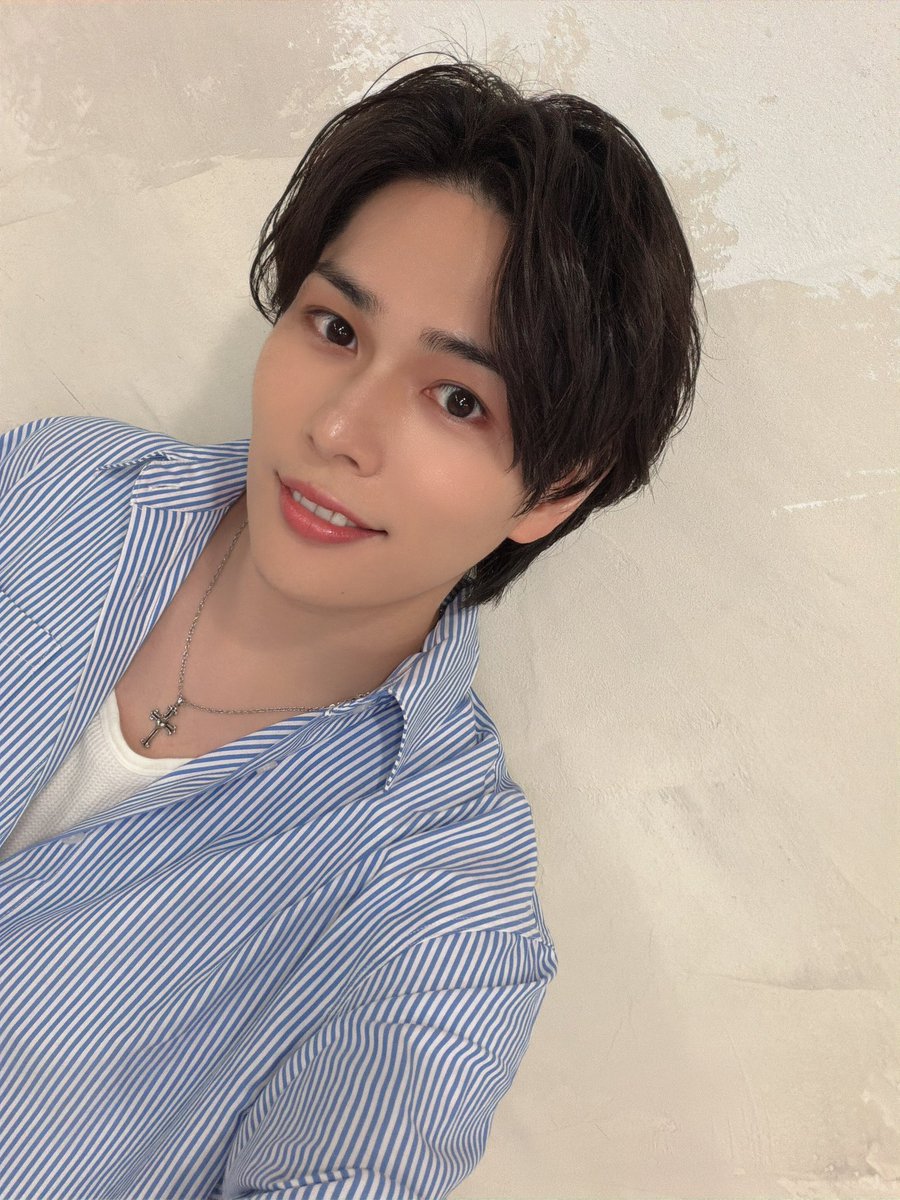 729Yuta's tweet photo. グッズ撮影の時の自撮り✌️ https://t.co/BUanyNStuO