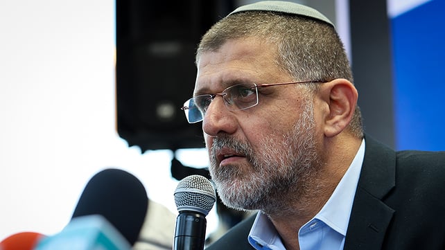 IsraelGaley's tweet photo. ח"כ אביחי בוארון: "הבחירות יקבעו מי ימנה את שופטי העליון"

ח"כ אביחי בוארון מהליכוד לעו"ד זיו מאור ביומן צהריים: "אם נפסיד את הבחירות הקרובות לגורמים כמו יועז הנדל, לא אנחנו נמנה את שופטי בית המשפט העליון - אלא הם ימנו. השמאל ימנה.

גם את היועץ המשפטי לממשלה לא אנחנו נמנה, אלא השמאל. כך גם לגבי שורה של תפקידים בכירים נוספים. לכן אנחנו חייבים להיות נחושים לנצח את הבחירות הקרובות."
צילום: נעם רבקין פנטון, פלאש 90
