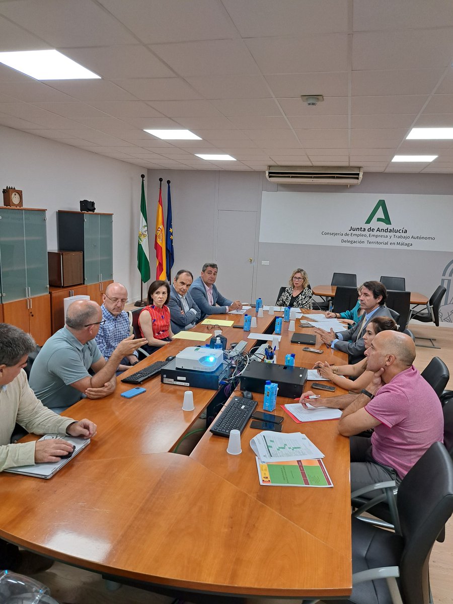 MalagaJuntaEE's tweet photo. Celebramos la Comisión de #Prevención de Riesgos Laborales: analizamos la #estadística de #siniestralidad registrada durante el primer trimestre de 2026 en #Málaga, así como y las enfermedades profesionales y la actividad desarrollada por el Centro de #PRL durante 2025. https://t.co/H724d7T9vz