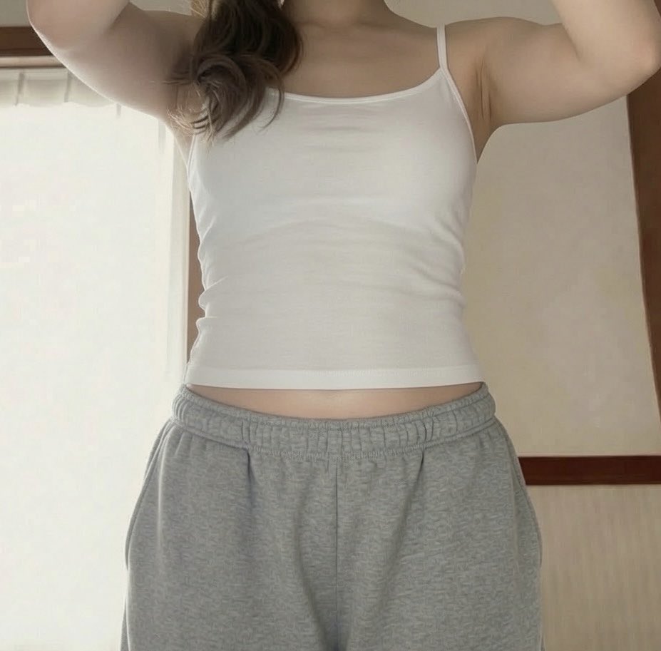 mna0602's tweet photo. 元 #ダイエット垢
#ビフォーアフター
#ダイエット記録

昔(4年ぐらい前)のワタシの体型を
見てたらかなりかなり痩せたよね？
70から58ぐらいになった

この前同じ服装で撮ってびっくりした！
お腹が出てるキャミもへそ出し状態
立ったのに今はおへそが見えない
丈になってる！
頑張ったねワタシ！ https://t.co/9CqtYAnrW8