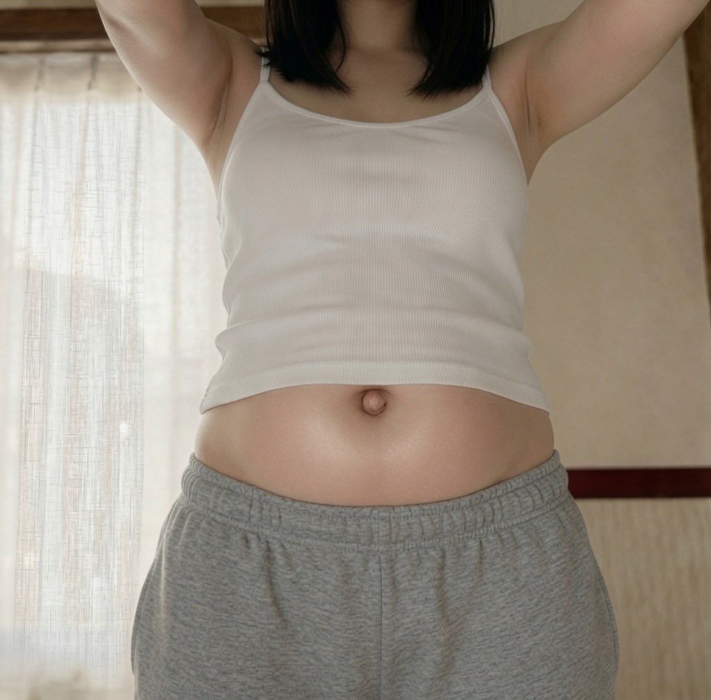 mna0602's tweet photo. 元 #ダイエット垢
#ビフォーアフター
#ダイエット記録

昔(4年ぐらい前)のワタシの体型を
見てたらかなりかなり痩せたよね？
70から58ぐらいになった

この前同じ服装で撮ってびっくりした！
お腹が出てるキャミもへそ出し状態
立ったのに今はおへそが見えない
丈になってる！
頑張ったねワタシ！ https://t.co/9CqtYAnrW8