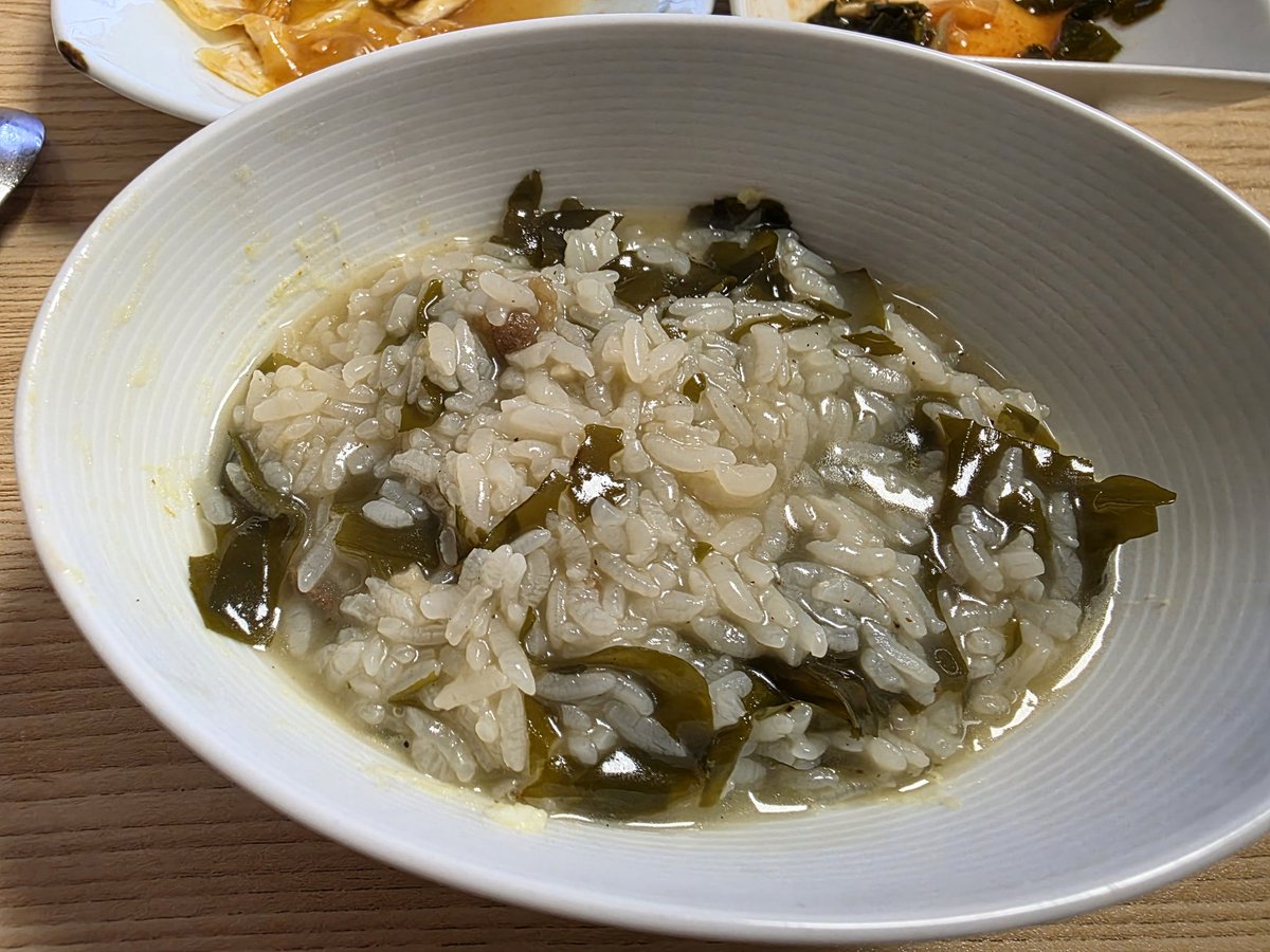 Angra777's tweet photo. 2차 메뉴는 지난 주말에 만든 미역국으로 만든 죽 https://t.co/GgQ9oQfSm7