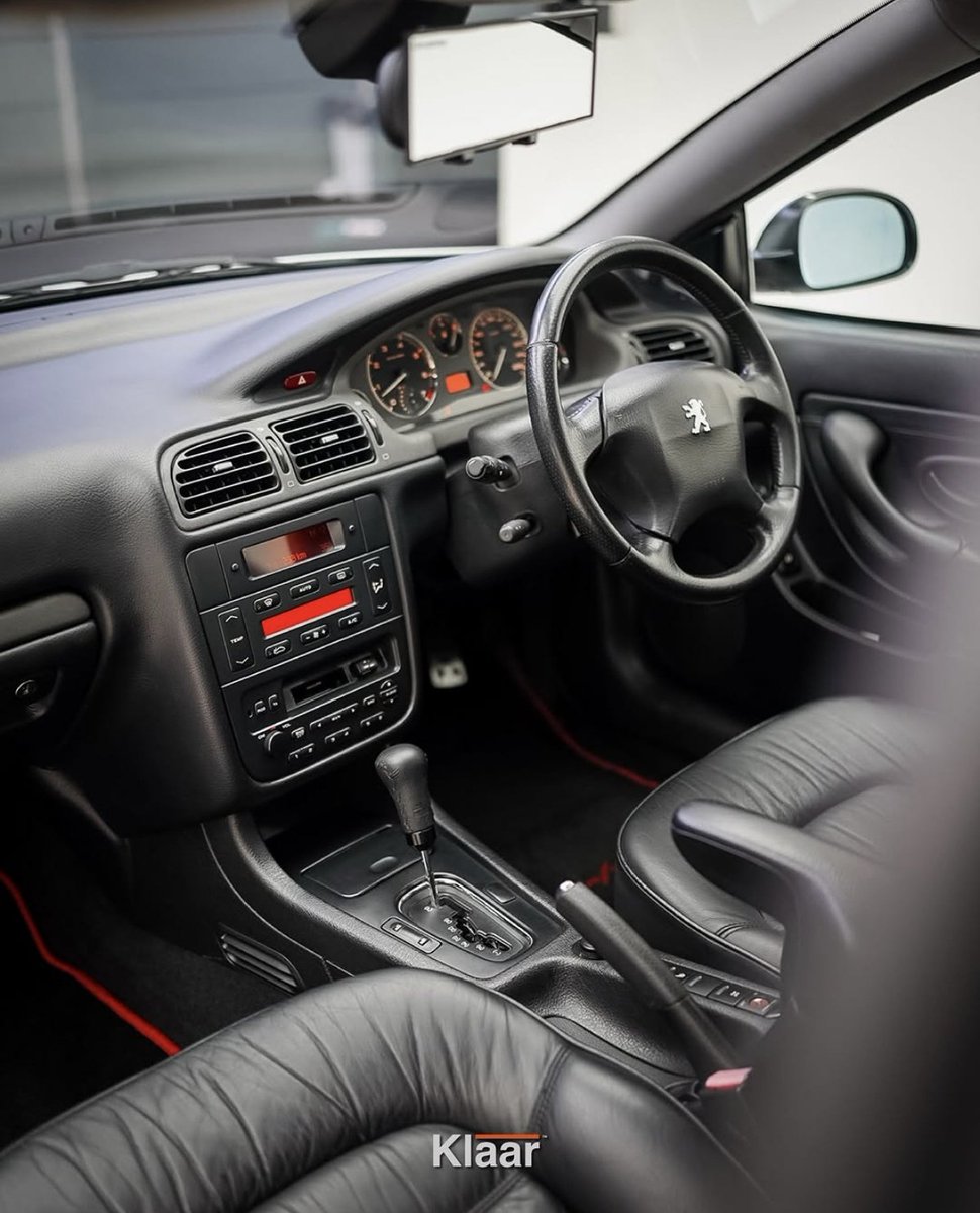 RomanBrunori's tweet photo. "Cuando Peugeot hacía autos de hombre" decía el mensaje que me mandó recién un amigo clavero, adjunto a las fotos del 406 coupe más lindo que vi jamás en mí vida.

Y sí, coincido, hoy Peugeot no hace autos para hombre. https://t.co/DRkHNYk4my