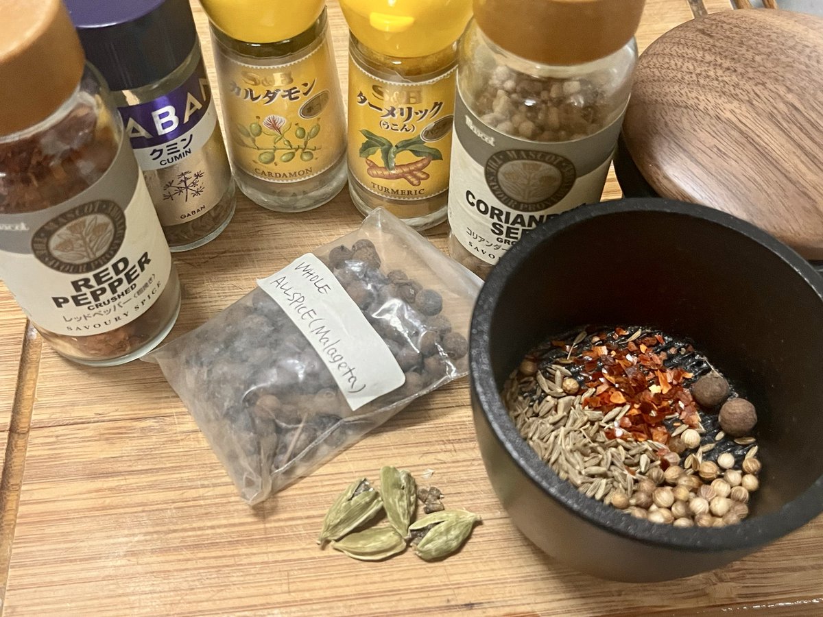 Michilu333's tweet photo. 今日の焼酎ソーダのお供
スパイスを挽いて海老と鱈のココナッツトマトカレーを作った
美味しかった〜 #エオルゼア調理部  #エオルゼア飲酒部 https://t.co/9dNpi5uoKf
