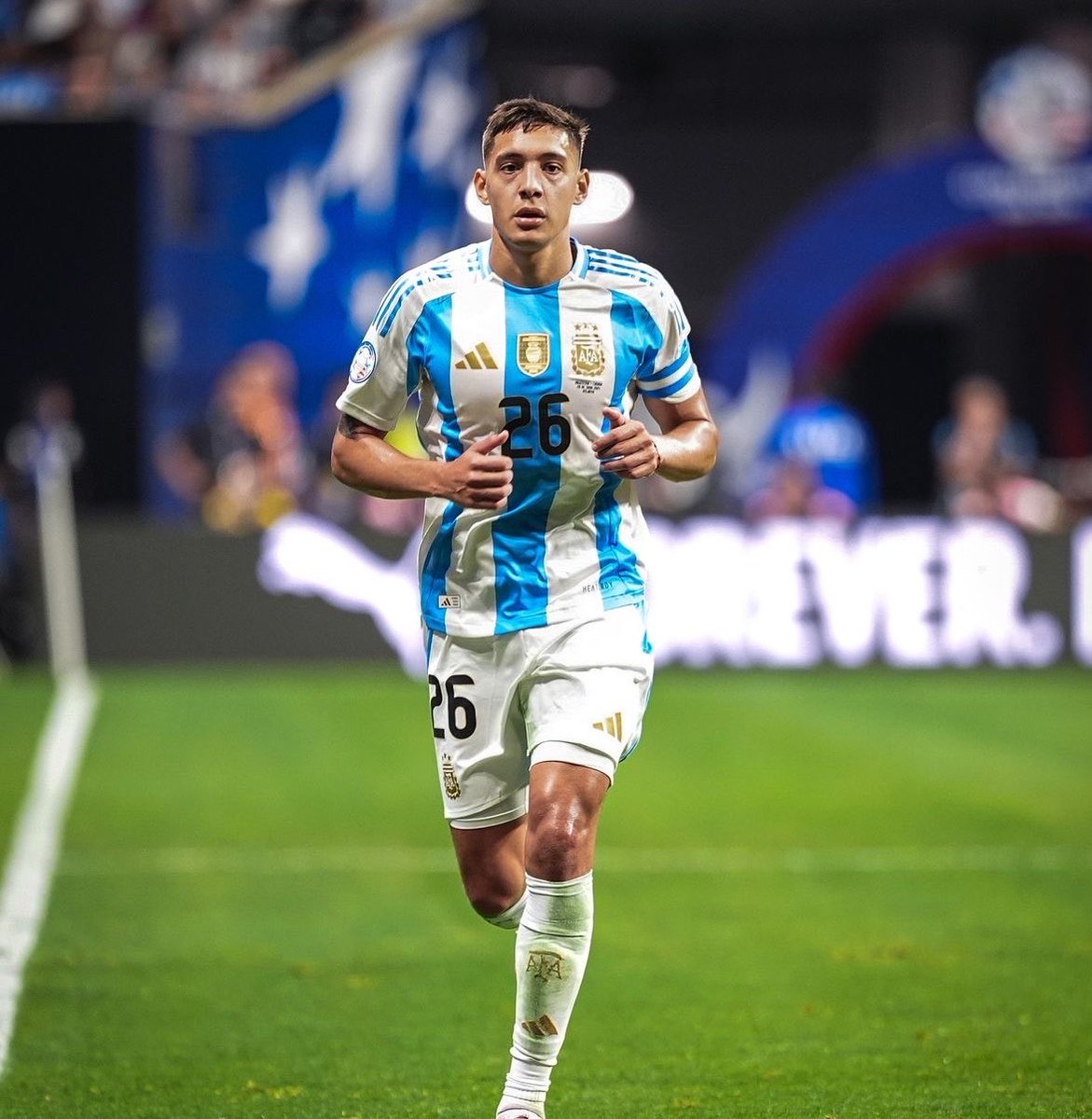 Tobs_fc's tweet photo. Giuliano Simeone is benching Molina for club while Molina is benching Simeone for country. 

Argentina doesn’t care about form. You have to be extra mad to earn your spot. 😭 https://t.co/OrwwmLTIt6