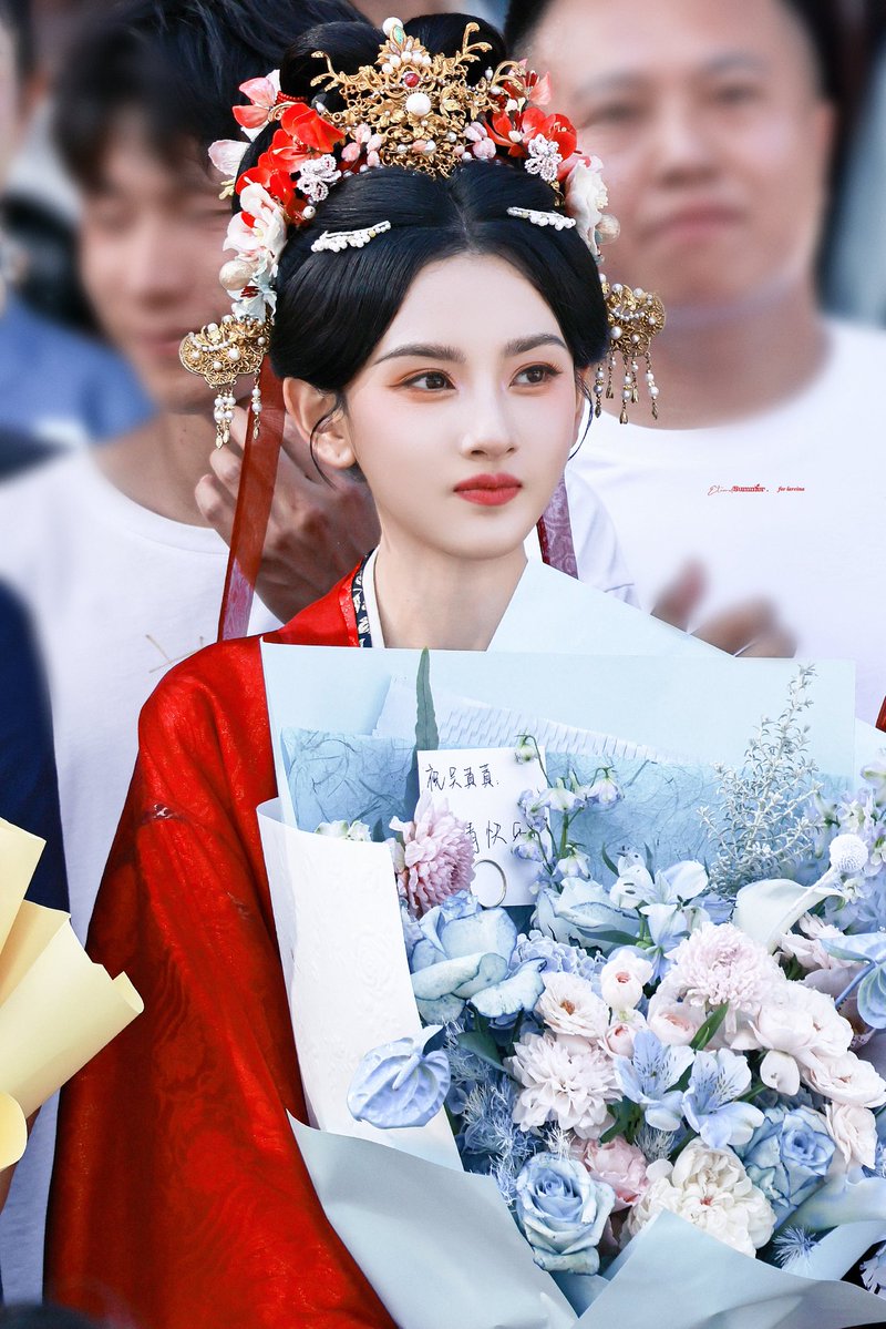 joxwox's tweet photo. 사궁령 杀青快乐 🫰🏻

#宋祖儿 #孙凡清 #lareina #songzuer https://t.co/qodBfJZHge