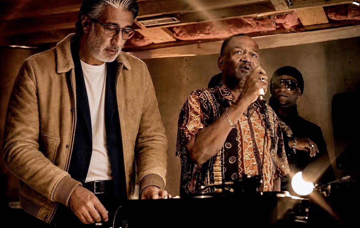 UFArchive's tweet photo. Rare images have emerged of Switzerland head coach Murat Yakin performing a late-night DJ set at a house party in its basement.

The set was eventually cut short by repeated complaints about someone banging on the damn furnace. 🇨🇭🔊 https://t.co/3F86BbQVLj