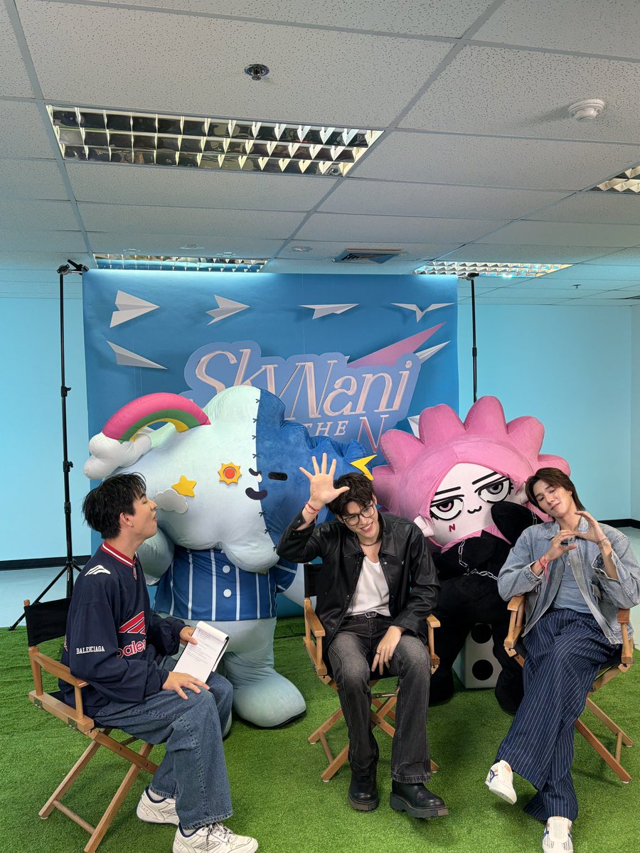 smyle_GMMTV's tweet photo. ฉะมายยยจะปายทิศ SN SN SN 🩵🩷
#SkyNaniSToTheNFanconLIVE
#SMYLE #NEONA https://t.co/4g8m9TTY4l